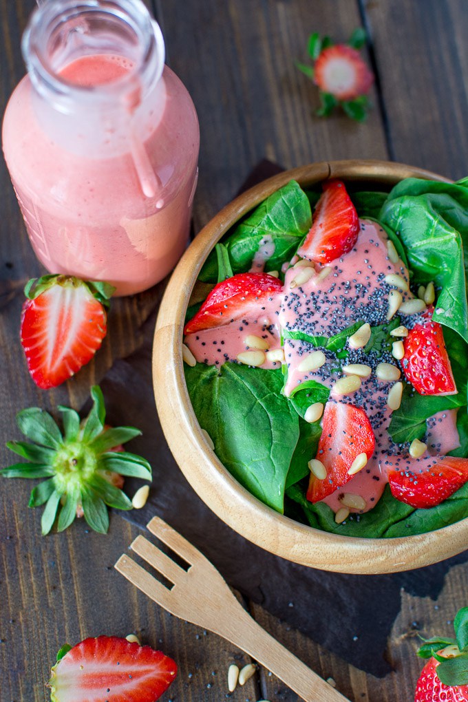 Simple-Spinach-and-Starwberry-Salad-3