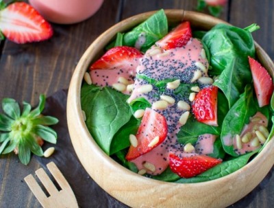 Simple-Spinach-and-Starwberry-Salad-6-2
